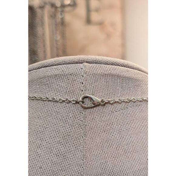 Druzy Quartz Geod Pendant on Silver Tone 18" Chain Necklace - Picture 7 of 7